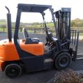 Doosan Triple mast 2.5 ton forklift