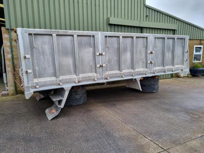 Wilcox 17ft alloy treble dropside tipper