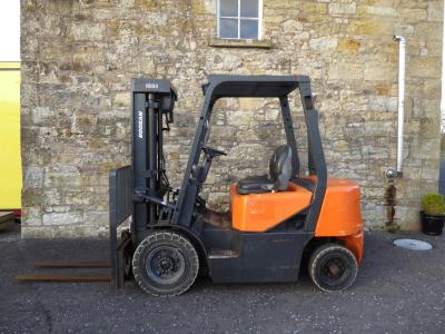 Doosan Triple mast 2.5 ton forklift